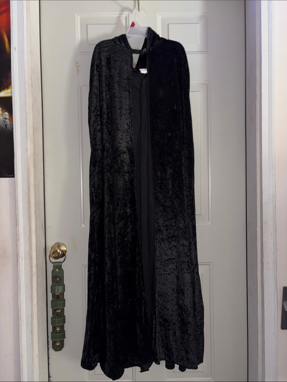 Country Silk Inc Halloween Gothic Black Velvet Hooded Cape Robe Costume